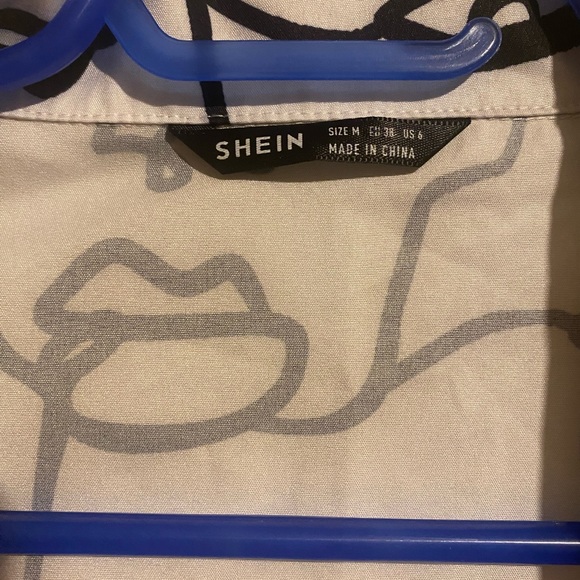 Medium Black and White Cropped SHEIN Button Up - Picture 2 of 2